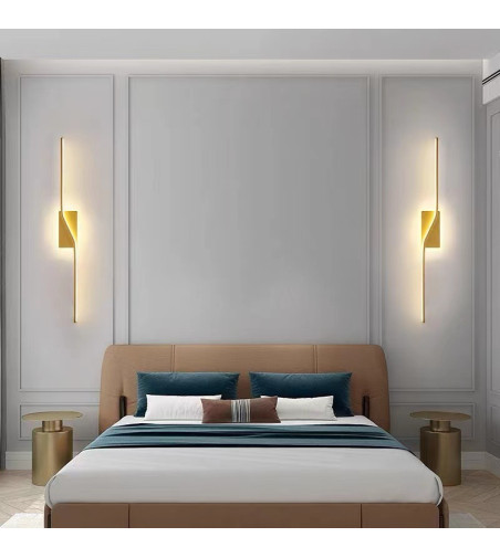 Złoty liniowy kinkiet nad lustro o przewrotnej formie 80cm | LED