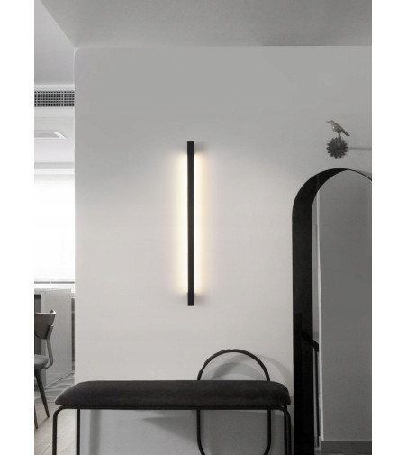 Czarna lampa ścienna LED NIKO 80 cm – nowoczesny kinkiet liniowy Wobako