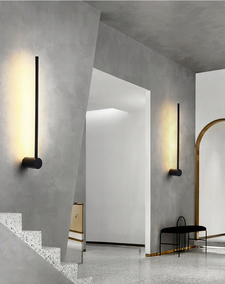 Kinkiet Wobako Lizbona to elegancka lampa ścienna z aluminium, o minimalistycznym projekcie, emitująca subtelne światło w kierunku ściany, idealna do nowoczesnych aranżacji wnętrz.